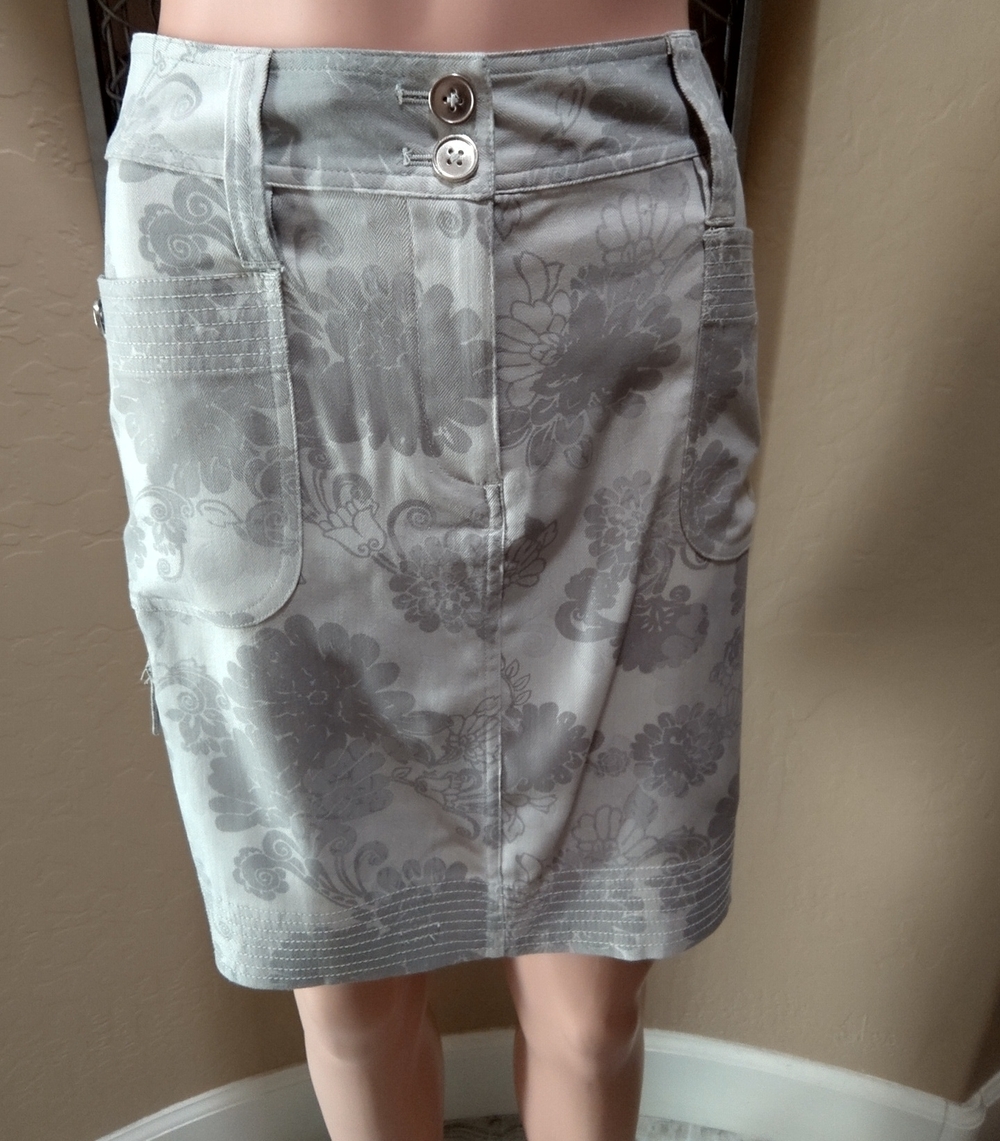 White House Black Market 100% silk Women’s Gray Floral Cargo Pencil Skirt